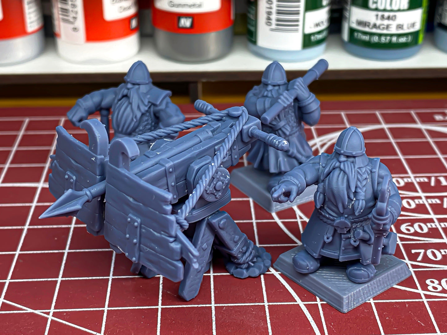 2x alte Belagerungsmaschinen der Zwerge (Katapult und Ballista) - Highlands Miniatures