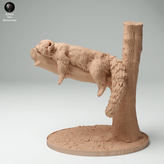 Red Panda in Tree - Animal Den Miniatures